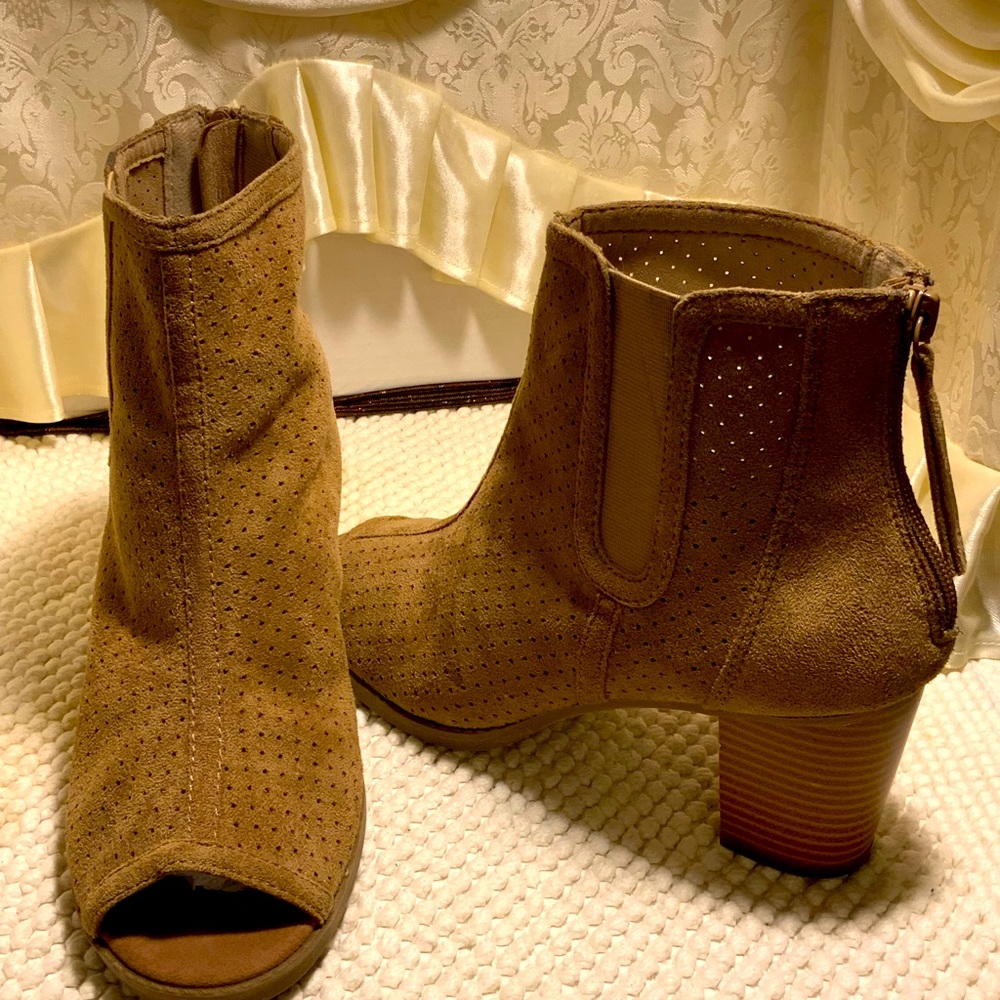 BIG BUDDHA WOMENS PEEP TOE SUEDE BOOTIES